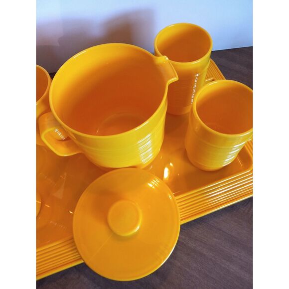 Vtg 1970s Yellow Melamine Pitcher Set with 5 Tumblers & Serving Tray Rubbermaid - Picture 5 of 5